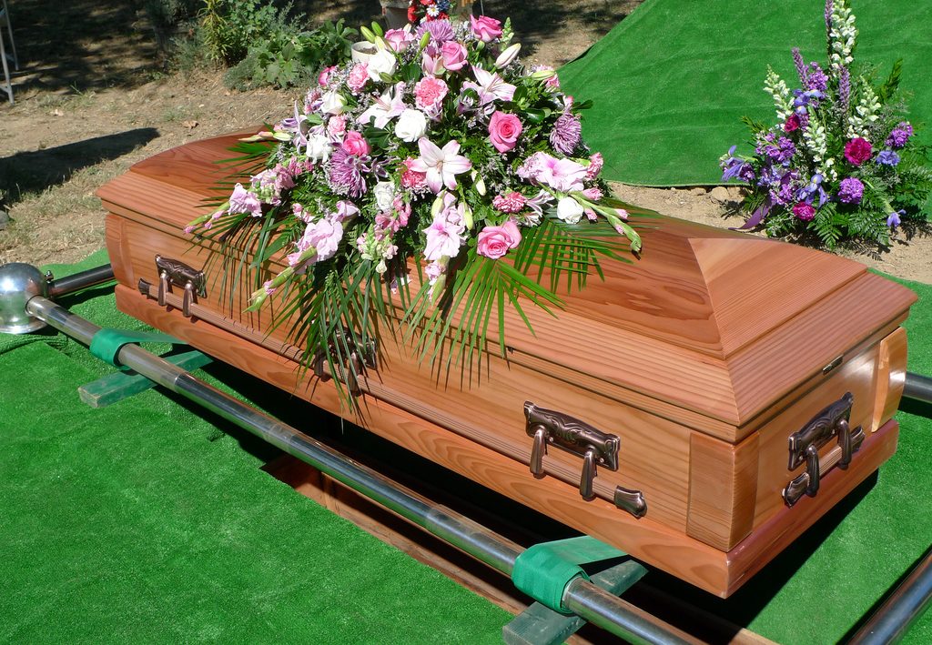 casket lowering device,how to bury a coffin,coffin lowering device,bury coffin,lowering a coffin 